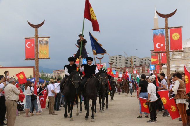 Dünyanın ilk üniversite "Geleneksel Spor Oyunları Meydanı" açıldı